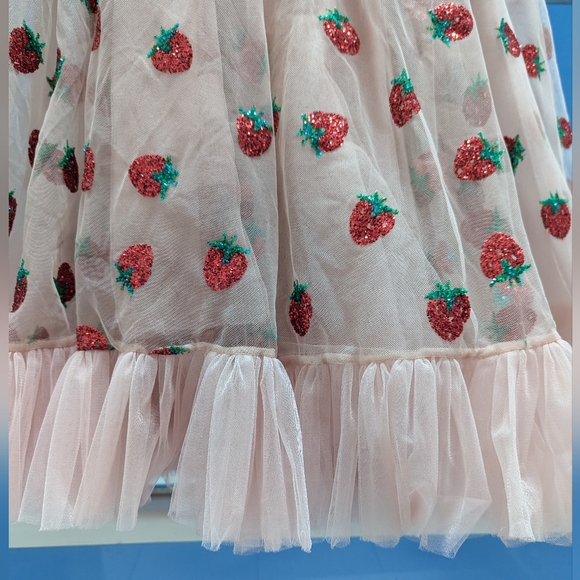 Strawberry dress - Picture 4 of 5
